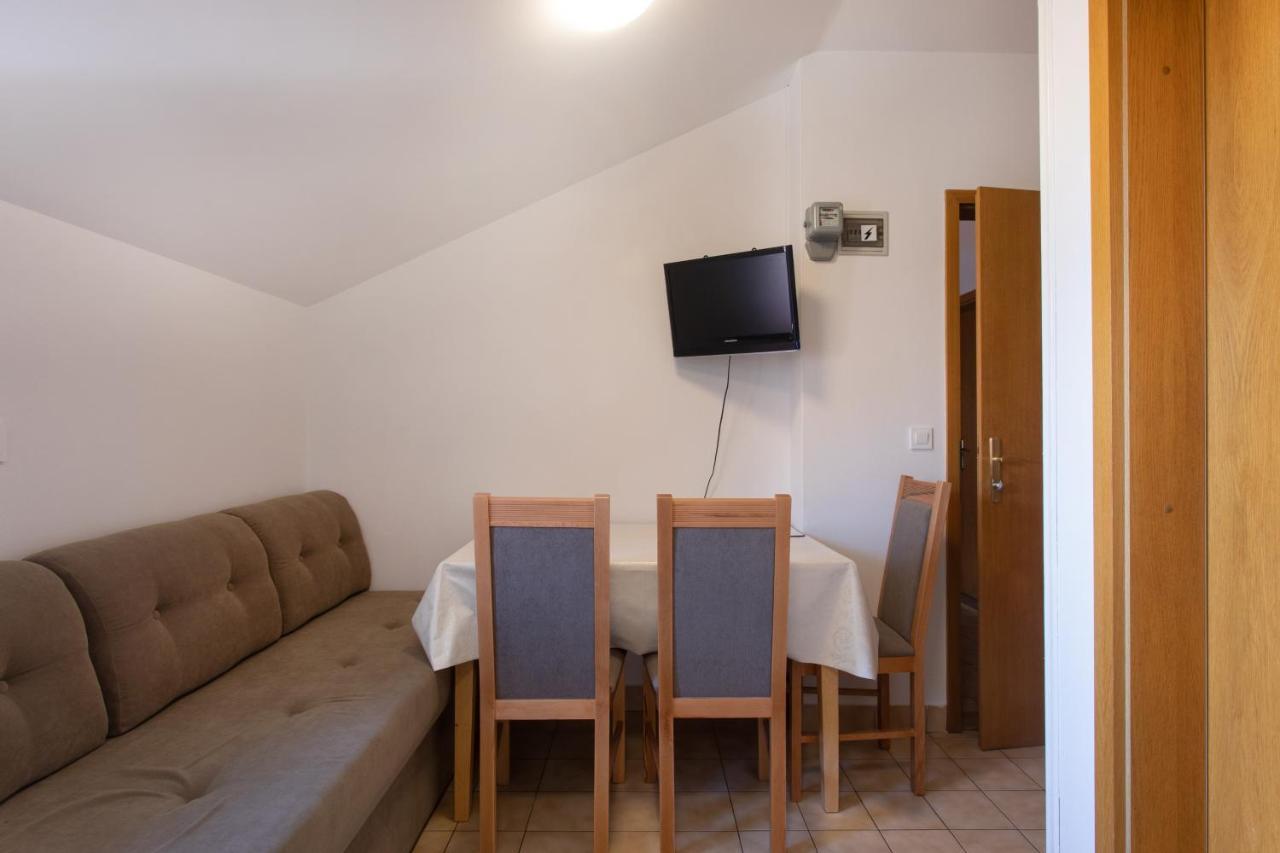 Apartmaji Pri Perotu Izola Exterior photo