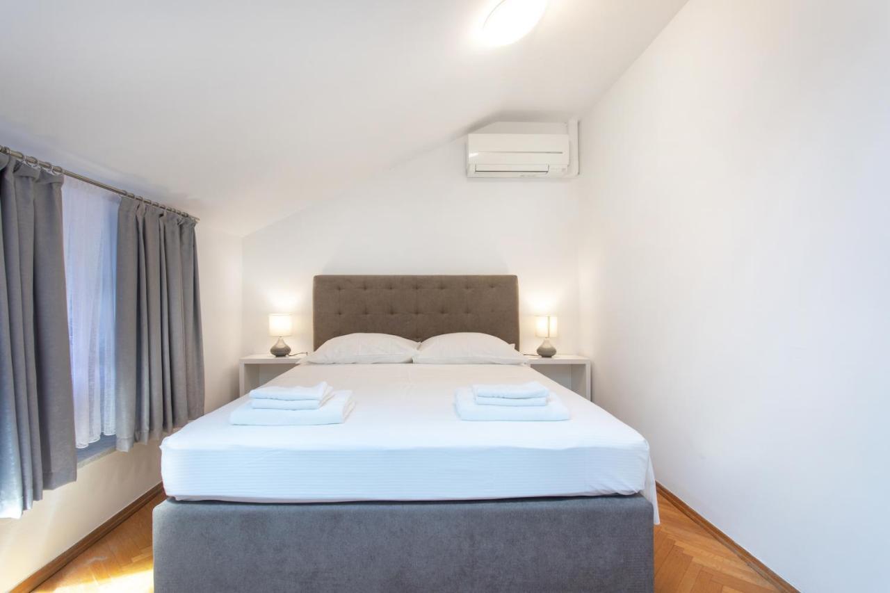 Apartmaji Pri Perotu Izola Exterior photo