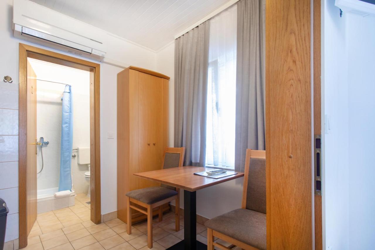 Apartmaji Pri Perotu Izola Exterior photo